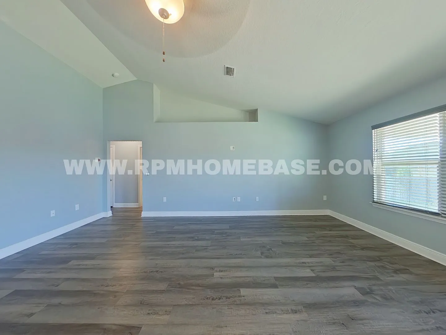 Modern and Spacious Craftsman Style 4 Bed, 2 Bath Home in North Crestview! — Photo 4