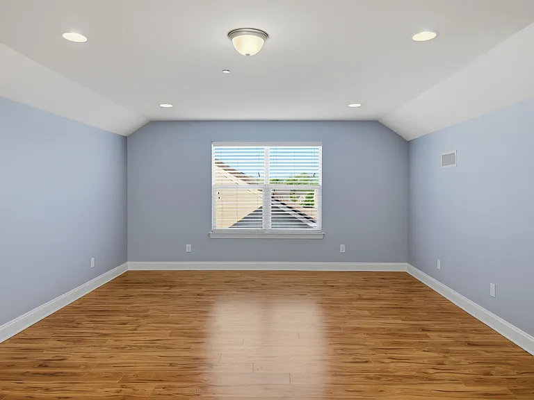 623 Streamside Ln — Photo 29