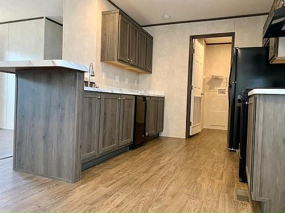 2nd image of 312 Oriole Ln #312