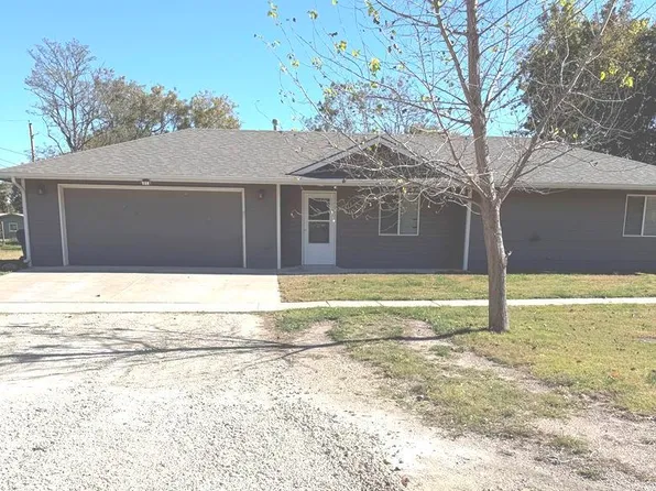 106 N Chestnut St, Douglass, KS 67039