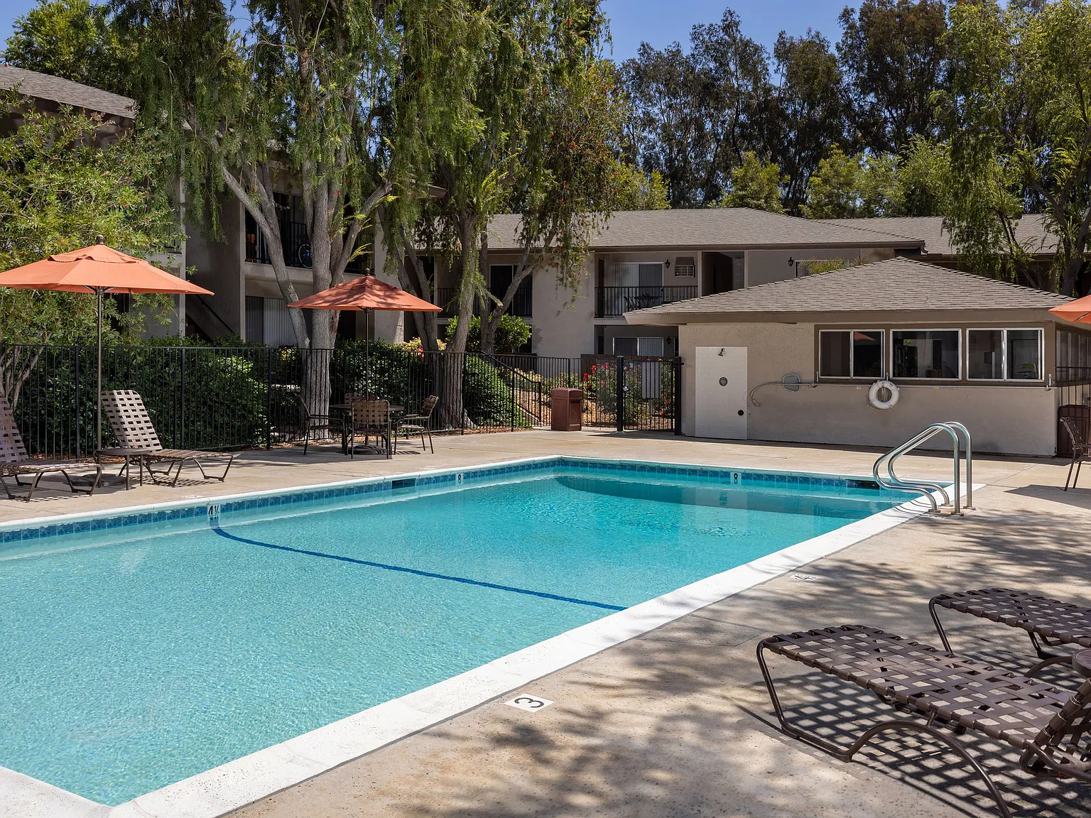 Casa Monterey Apartments — Photo 2