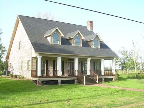 2nd image of 225 Loch Lomond Rd
