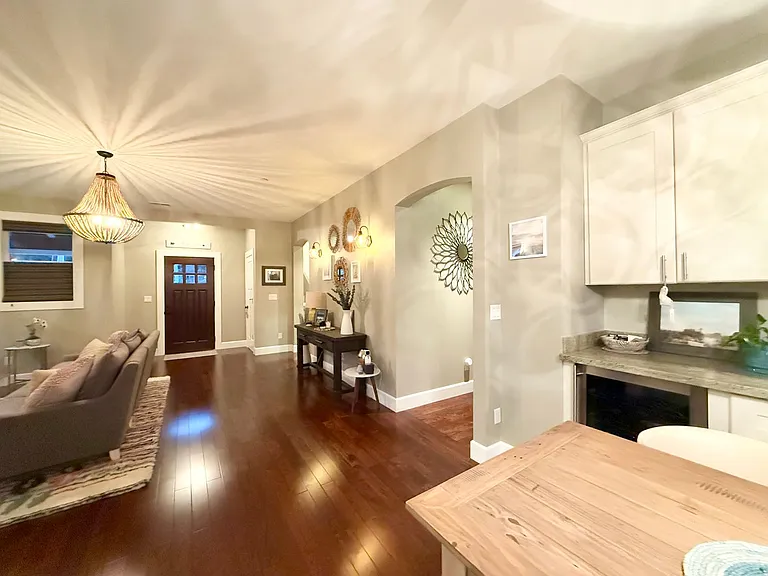 251 San Pedro Ave — Photo 16