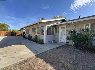 1142 Larch Ave, Moraga, CA 94556