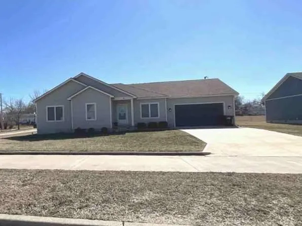 18 Ivy Ter, Garnett, KS 66032