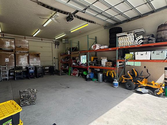 4th image of 3522 Nine Mile Rd