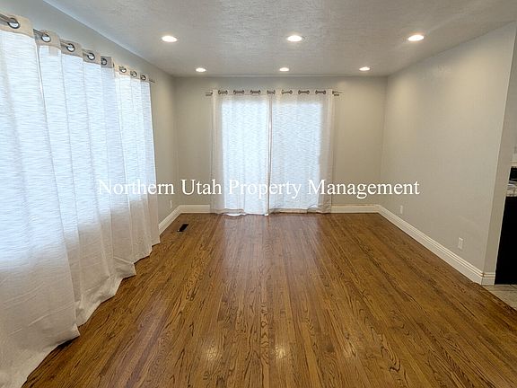 2nd image of 1528 Sunview Dr