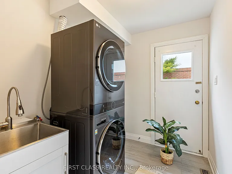 679 Village Pkwy — Photo 17