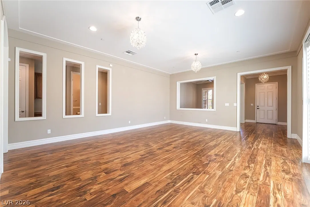 3 bed, 2.5 bath, 2639 sqft, $3,000 — Photo 2