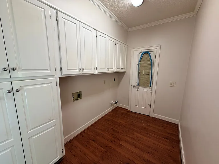 1009 Williamsburg Dr — Photo 37