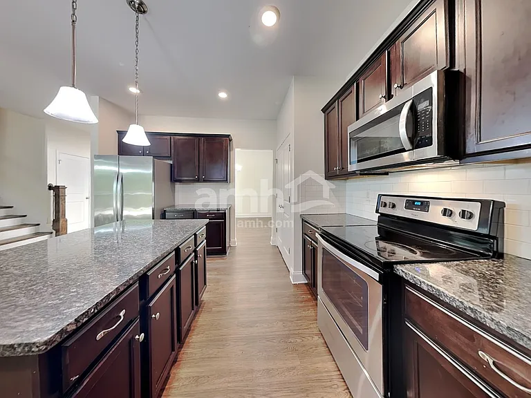 103 Kirk Dr — Photo 3
