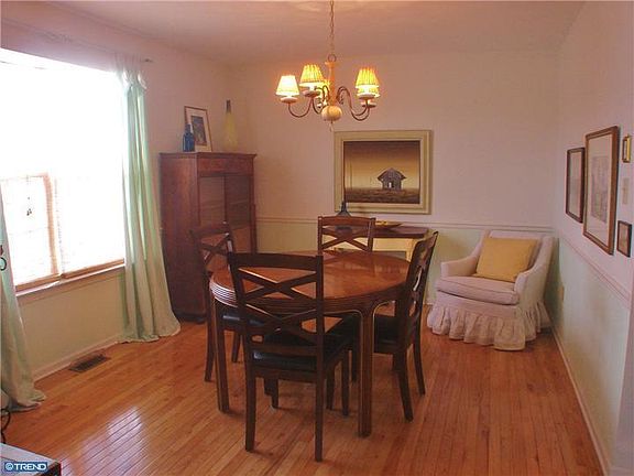 4th image of 50 Yellowwood Dr