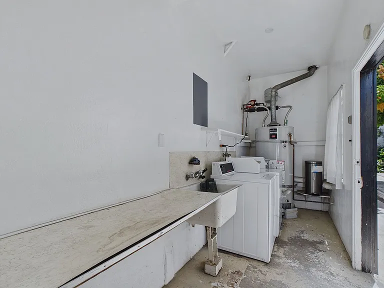 765 Temple Ave — Photo 17