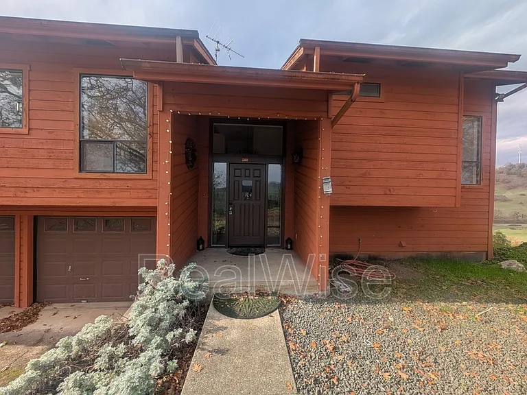 539 Hatfield Dr — Photo 3