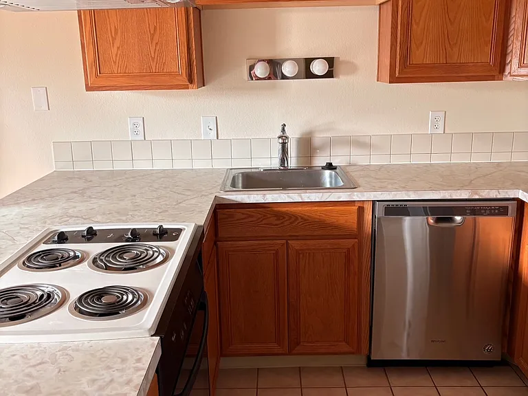 6854 NE Multnomah St #6854 — Photo 8