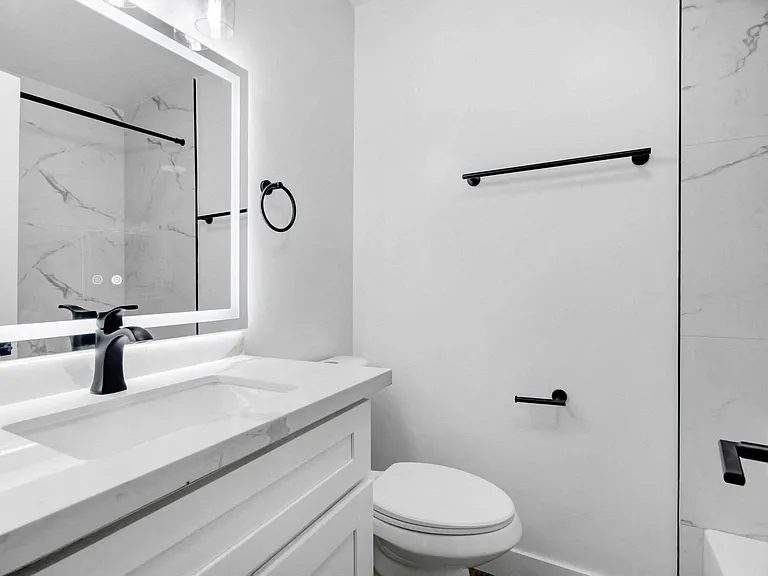 520 Kelton — Photo 23