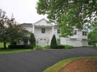 5511 Farmcrest Ln, Long Grove, IL 60047