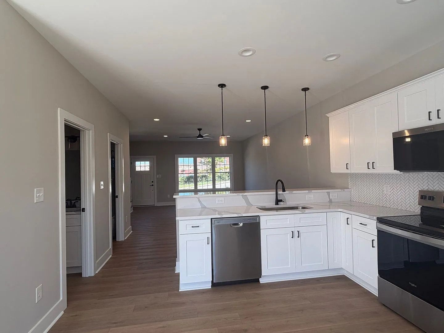 2 Bed 2.5 Bath End Unit Townhome — Photo 2