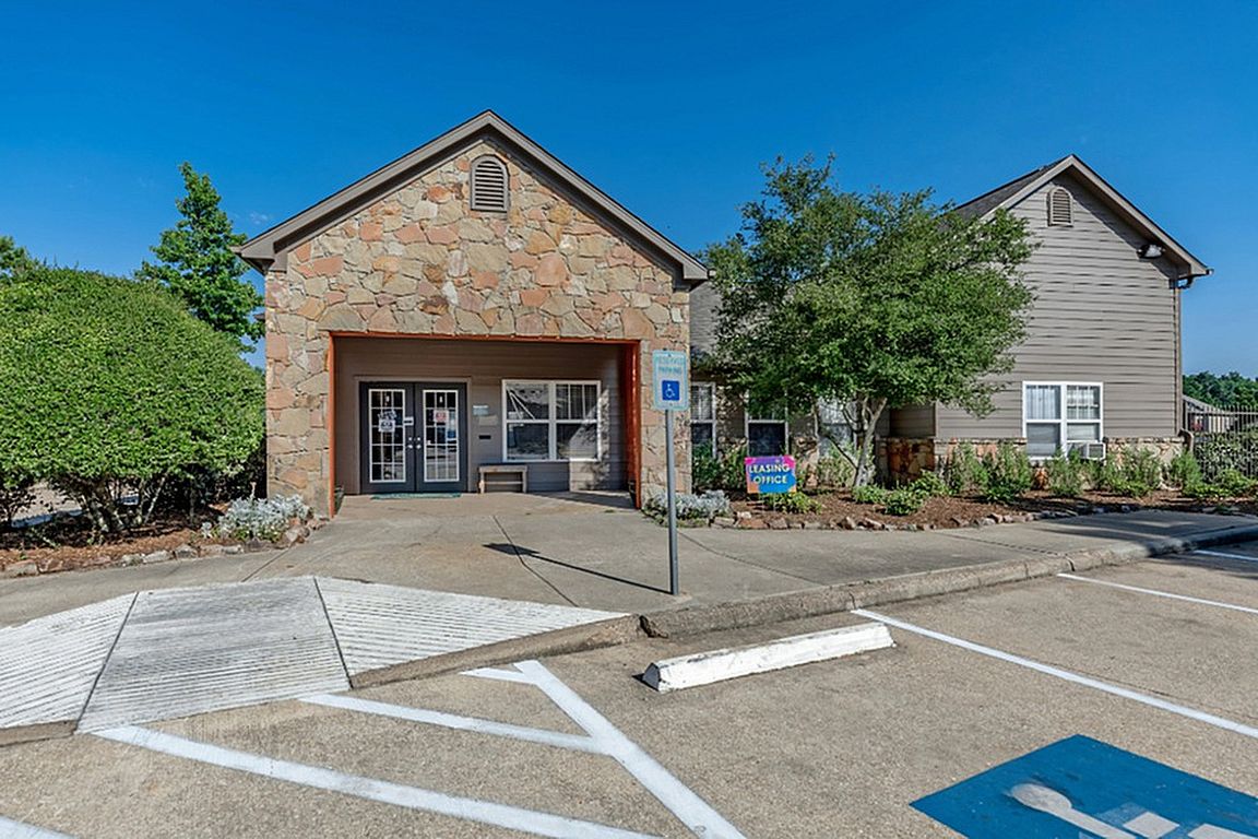 Leasing Office at Arbor Pines