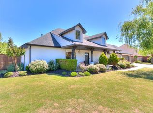 1028 Skyline Blvd, Edmond, OK 73025