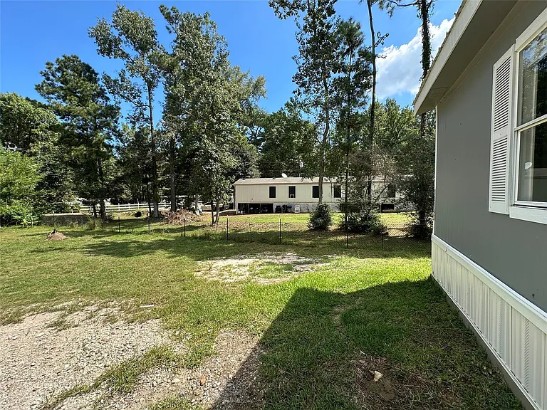 18143 Breezy Dr — Photo 9
