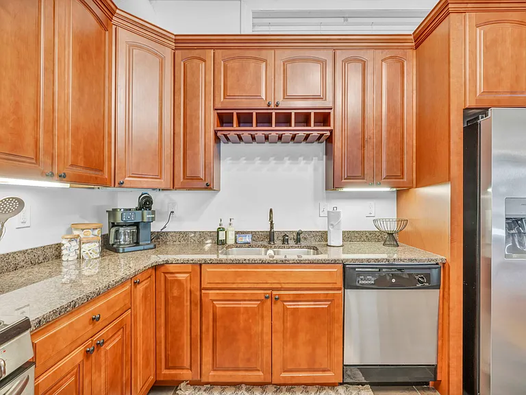 2042 E 4th St #300 — Photo 18