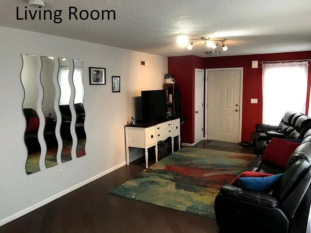 3 Bedroom, 2.5 Bath House, Fieldstone Neighborhood — Photo 2