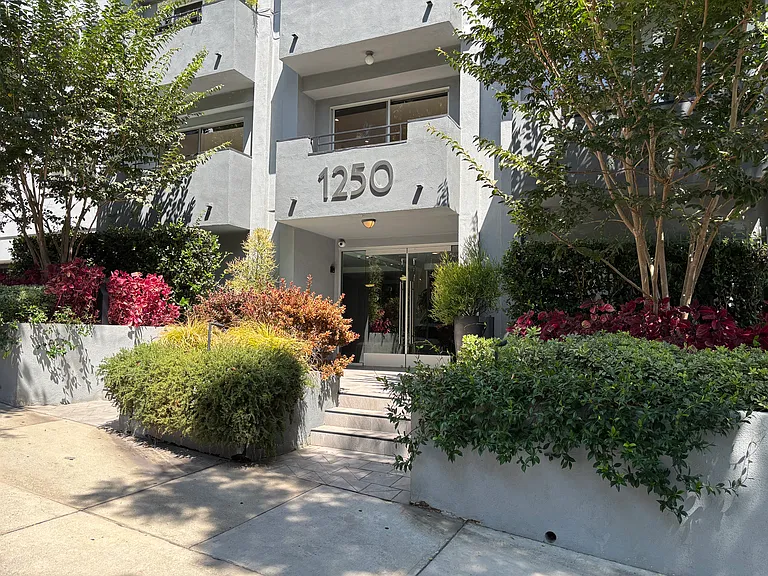 1250 N Kings Rd #301 — Photo 25