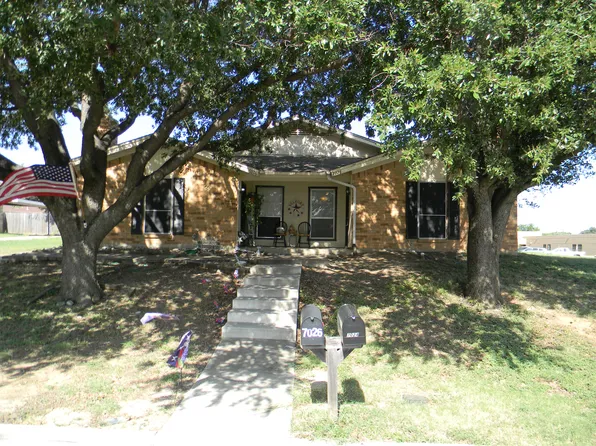 7024 Crosstimbers Ln, North Richland Hills, TX 76182