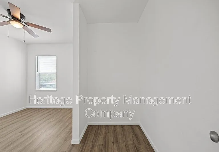 323 Gabriel #1-unit 201 — Photo 17
