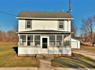 312 E 1st St, Leaf River, IL 61047
