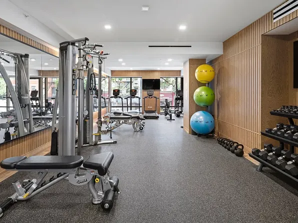 200 East 21st Street image 13 of 18