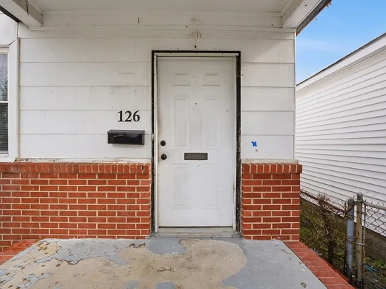 126 Ash Ave — Photo 4