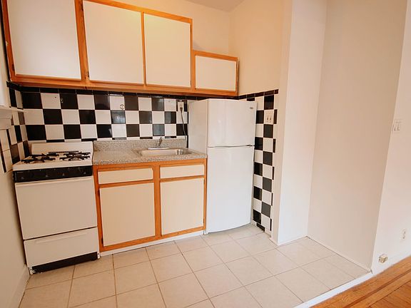 3rd image of 153 W 10th St APT 3