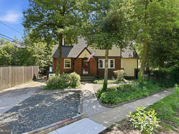 2511 S Grant St, Arlington, VA 22202