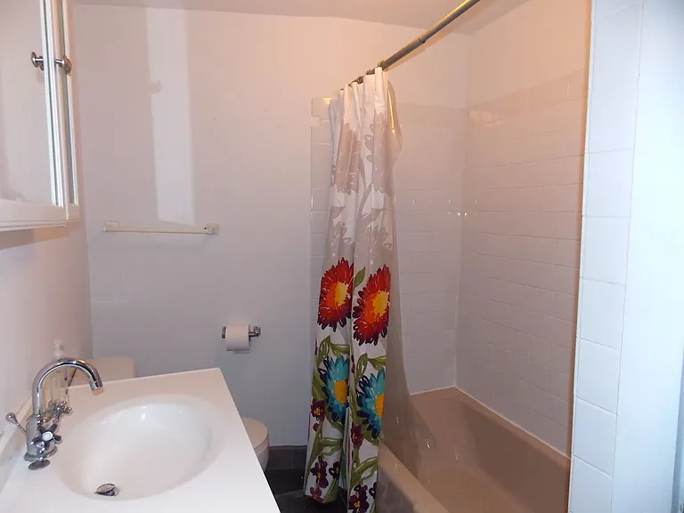 924 State St #7 — Photo 6
