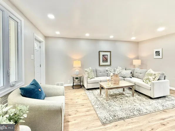 808 W Hillcrest Dr, Glenolden, PA 19036