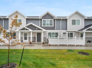 6111 Manchester Ln, Johnston, IA 50131
