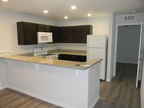 4th image of 282 Gardner Ln Ste F