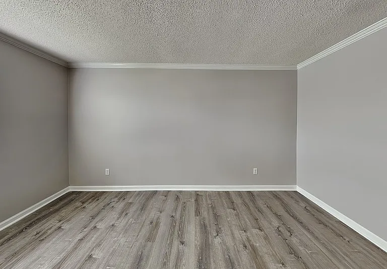 2468 Hampstead Dr — Photo 5
