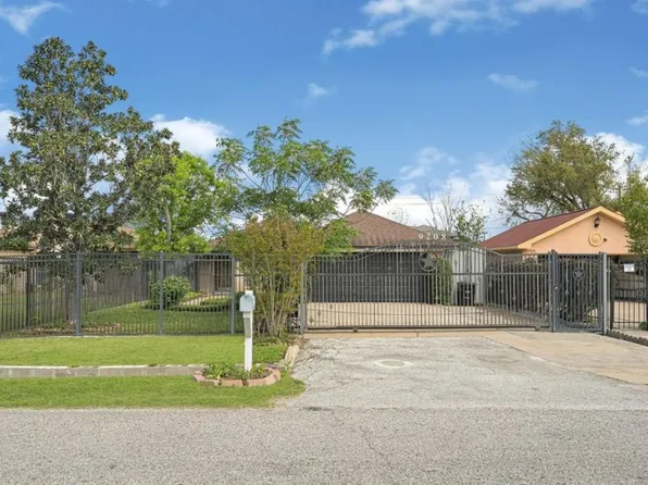 9208 Carousel Ln, Houston, TX 77080