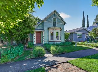 138 3rd St, Ashland, OR 97520