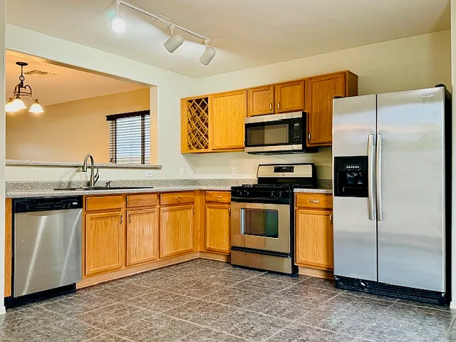 3 bed, 1350 sqft, $1,850 — Photo 4