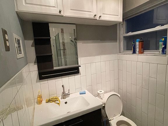 5th image of 20215 Murdock Ave