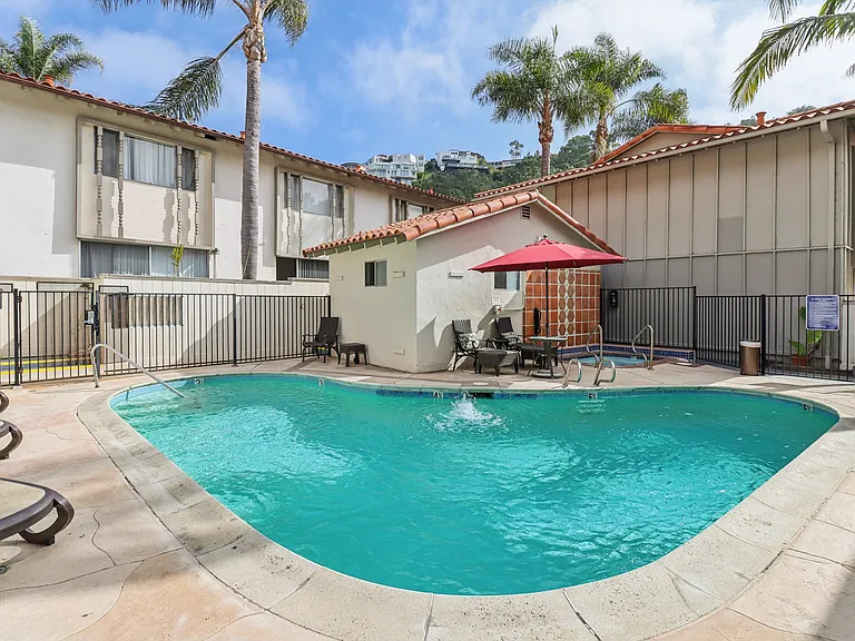 La Jollan Townhomes — Photo 73
