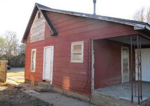 4th image of 906 Hopkins St