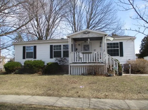 7 Lagrasse St, Waddington, NY 13694