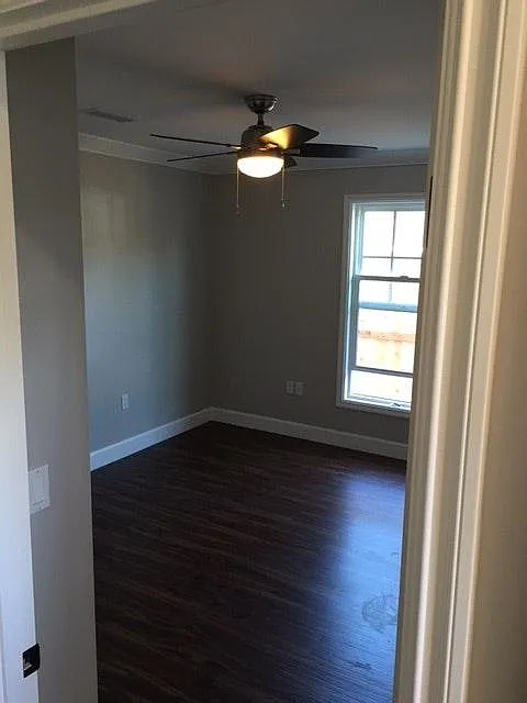 3 bed, 1050 sqft, $5,300 — Photo 3