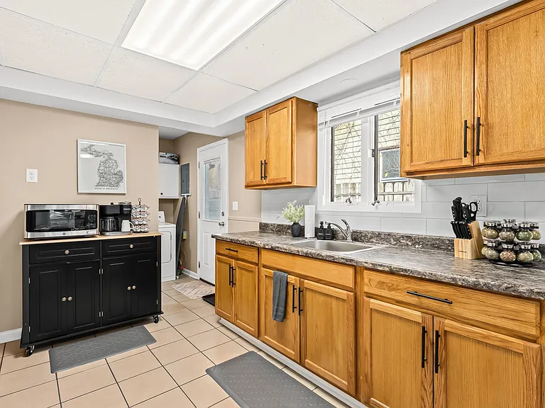 1019 E Hayes Ave — Photo 17