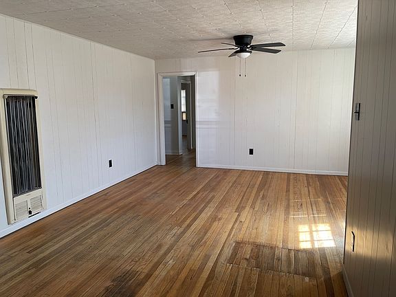 3rd image of 1602 W 10th St